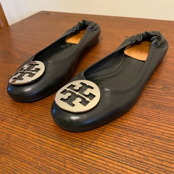 Womens 8 M Tory Burch Reva Gold Logo Ballet Flats Black Leather Slip On Shoes - Picture 7 of 7